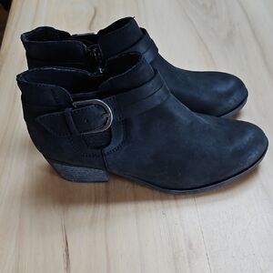 NWT Clarks Charlten Rae Black Oily Leather Ankle Boots Booties Buckle Sz 6 Women